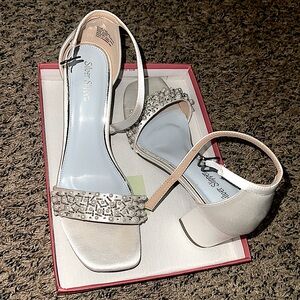 Silver slipper white pearl heels. Size 8.5